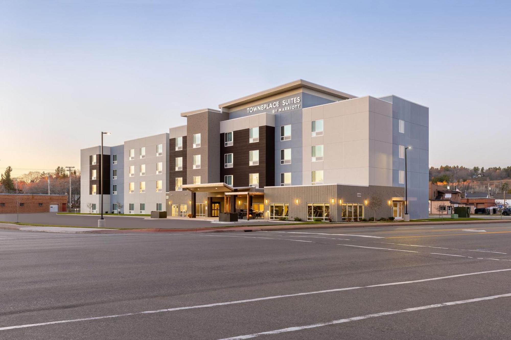 Towneplace Suites By Marriott Айрън Маунтин Екстериор снимка