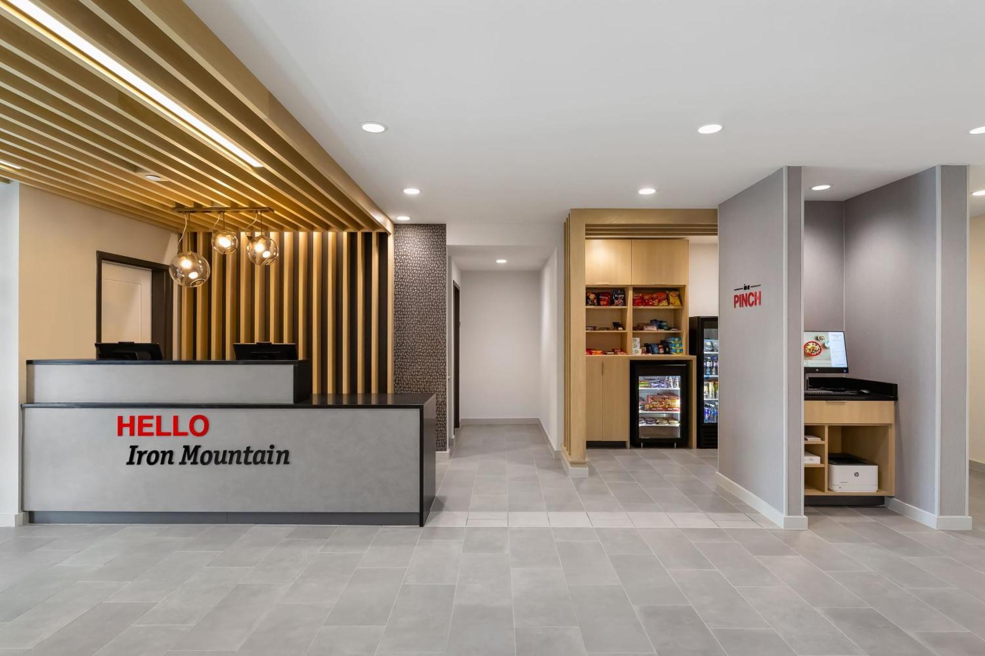 Towneplace Suites By Marriott Айрън Маунтин Екстериор снимка