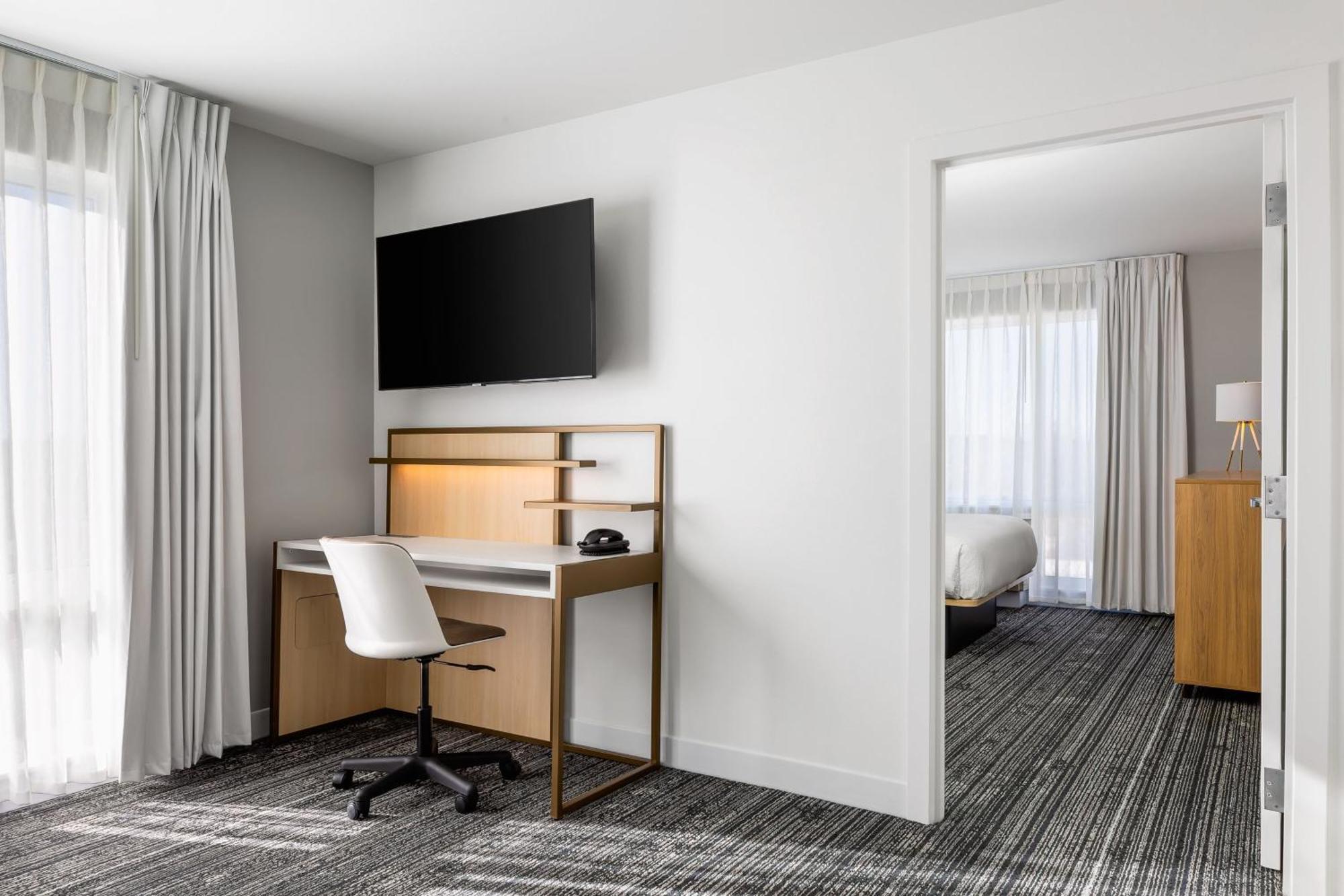 Towneplace Suites By Marriott Айрън Маунтин Екстериор снимка
